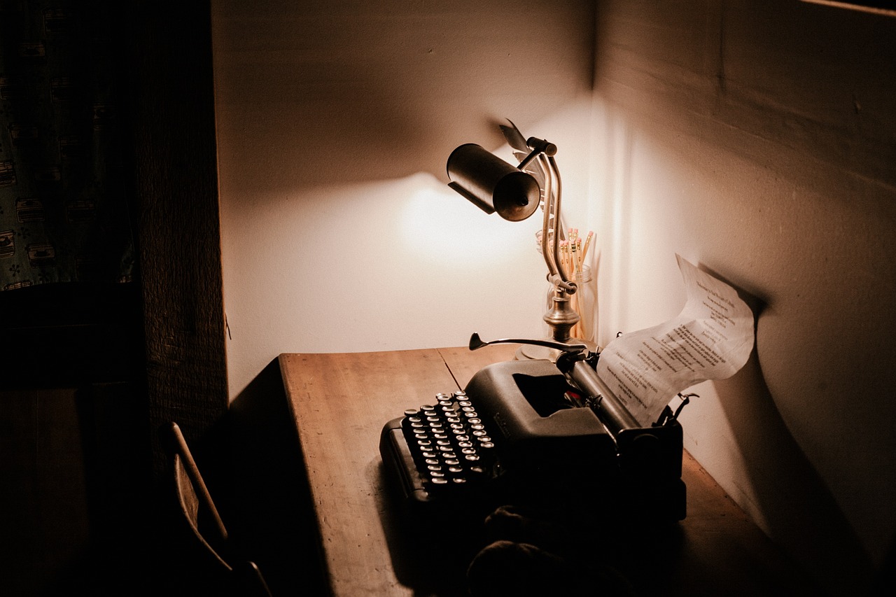 Lighting the Warm Minimalist Home: Lamps, Glow, and the End of Overhead